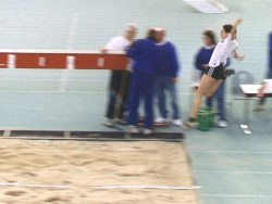 Natascha Rother beim Weitsprung Laufsprungtechnik, Schwungbeinstand, Kalbach 2002