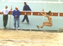 Linda Hebbinghaus beim Weitsprung Laufsprungtechnik, zweiter Schritt, Kalbach 2002