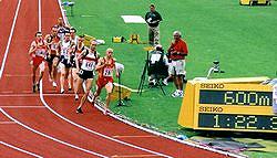 Bei 600m sah es noch so aus, als k�nnte Nils Schumann die 800m gewinnen, doch im Spurt waren Wilson Kipketer und Andr� Bucher st�rker.